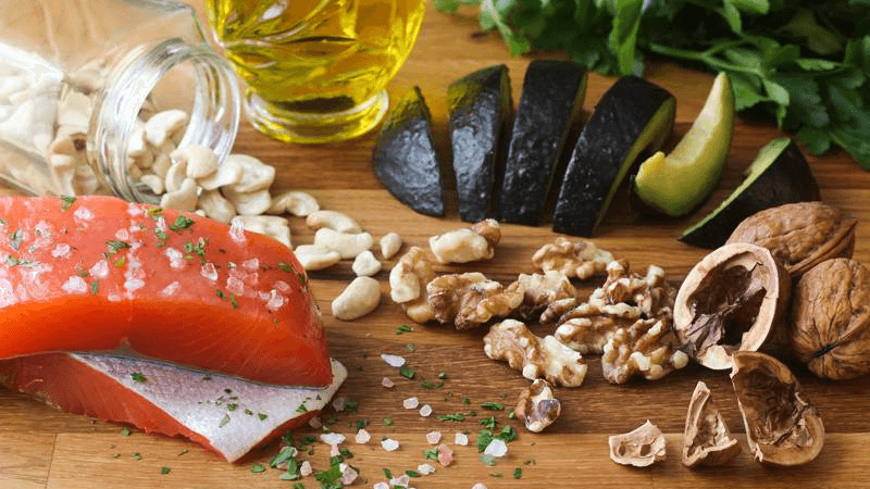 omega 3 có nhiều trong cá béo và các loại hạt